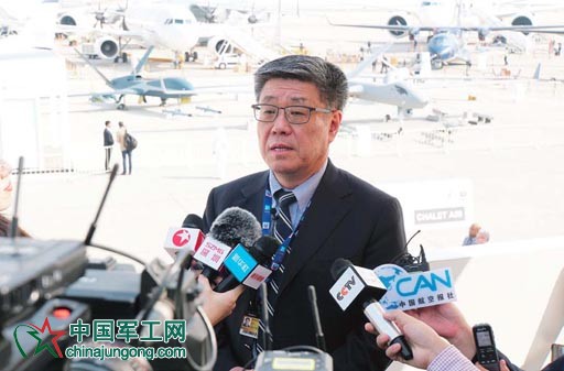 航空工業(yè)副總經(jīng)理張新國接受媒體采訪