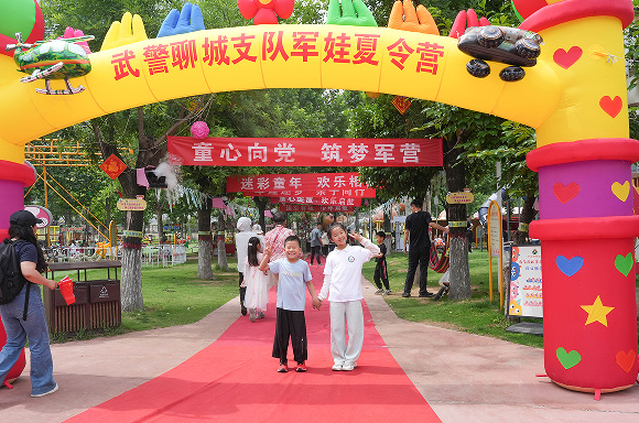 “童心向軍夢”親子夏令營 迷彩溫情浸潤軍娃心